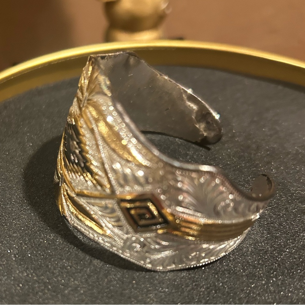 Montana Silversmiths Gold and Silver Bracelet - Picture 4 of 4